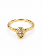 Load image into Gallery viewer, 18ct Yellow Gold Champagne Diamond Ring
