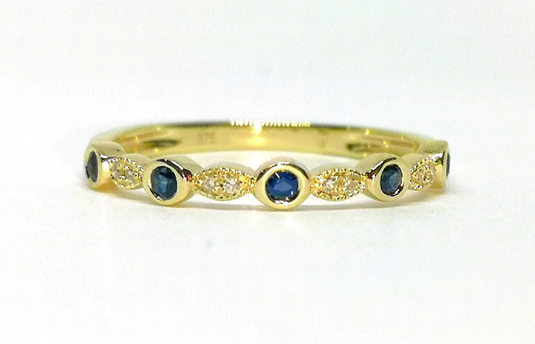 9ct Yellow gold Sapphire and Diamond Milgrain Ring
