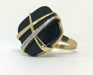 9ct yellow gold and white gold onyx and diamond ring